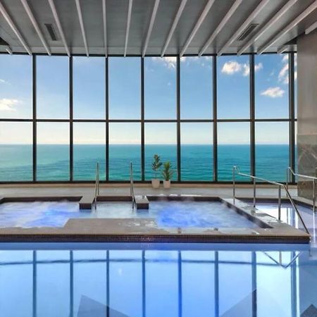 Surfers Paradise New Beachfront Apartments Gold Coast Eksteriør billede