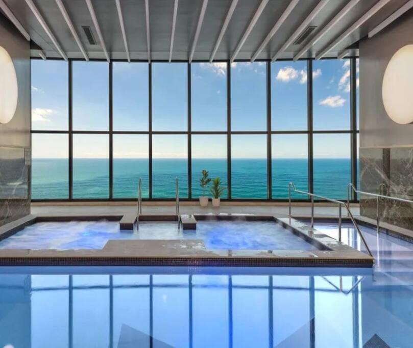 Surfers Paradise New Beachfront Apartments Gold Coast Eksteriør billede